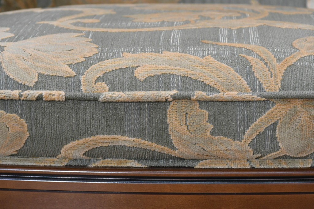 中古　maruni(マルニ木工)　地中海ロイヤルシリーズ(ROYAL)　シャルル　上品なジャガード織りのラウンジチェア　定価約30万円　(R-086412)