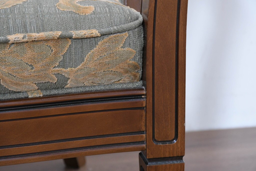 中古　maruni(マルニ木工)　地中海ロイヤルシリーズ(ROYAL)　シャルル　上品なジャガード織りのラウンジチェア　定価約30万円　(R-086412)