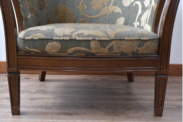 中古　maruni(マルニ木工)　地中海ロイヤルシリーズ(ROYAL)　シャルル　上品なジャガード織りのラウンジチェア　定価約30万円　(R-086412)