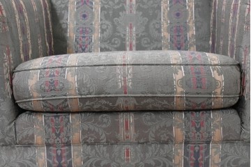 中古　maruni(マルニ木工)　地中海ロイヤルシリーズ(ROYAL)　ロベール　クラシカルなジャガード織りの1人掛けアームソファ2脚セット　現行定価(2脚合計)約62万円　(R-086413)