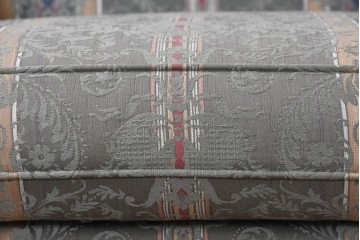 中古　maruni(マルニ木工)　地中海ロイヤルシリーズ(ROYAL)　ロベール　クラシカルなジャガード織りの1人掛けアームソファ2脚セット　現行定価(2脚合計)約62万円　(R-086413)