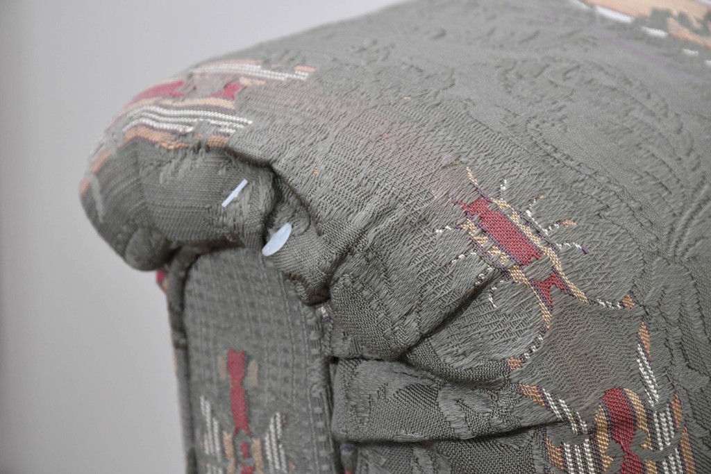 中古　maruni(マルニ木工)　地中海ロイヤルシリーズ(ROYAL)　ロベール　クラシカルなジャガード織りの1人掛けアームソファ2脚セット　現行定価(2脚合計)約62万円　(R-086413)