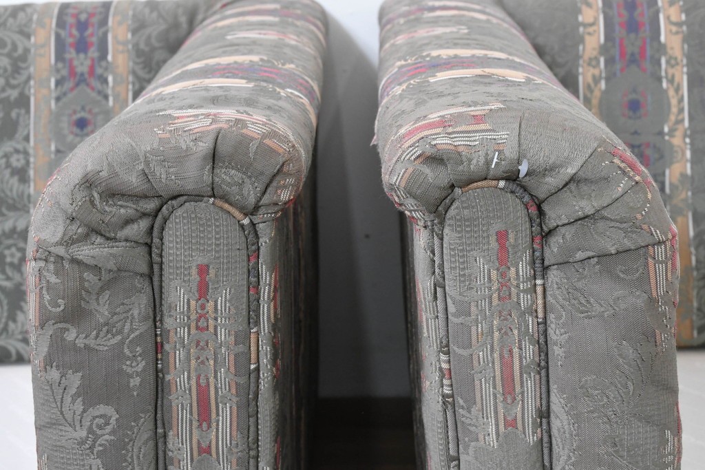 中古　maruni(マルニ木工)　地中海ロイヤルシリーズ(ROYAL)　ロベール　クラシカルなジャガード織りの1人掛けアームソファ2脚セット　現行定価(2脚合計)約62万円　(R-086413)