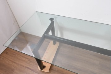 中古　美品　Cassina(カッシーナ)　LC6　スタイリッシュなガラストップのダイニングテーブル　定価約110万円　(R-086414)