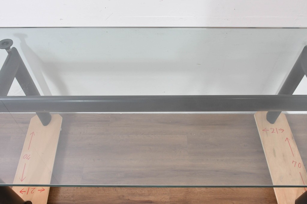 中古　美品　Cassina(カッシーナ)　LC6　スタイリッシュなガラストップのダイニングテーブル　定価約110万円　(R-086414)