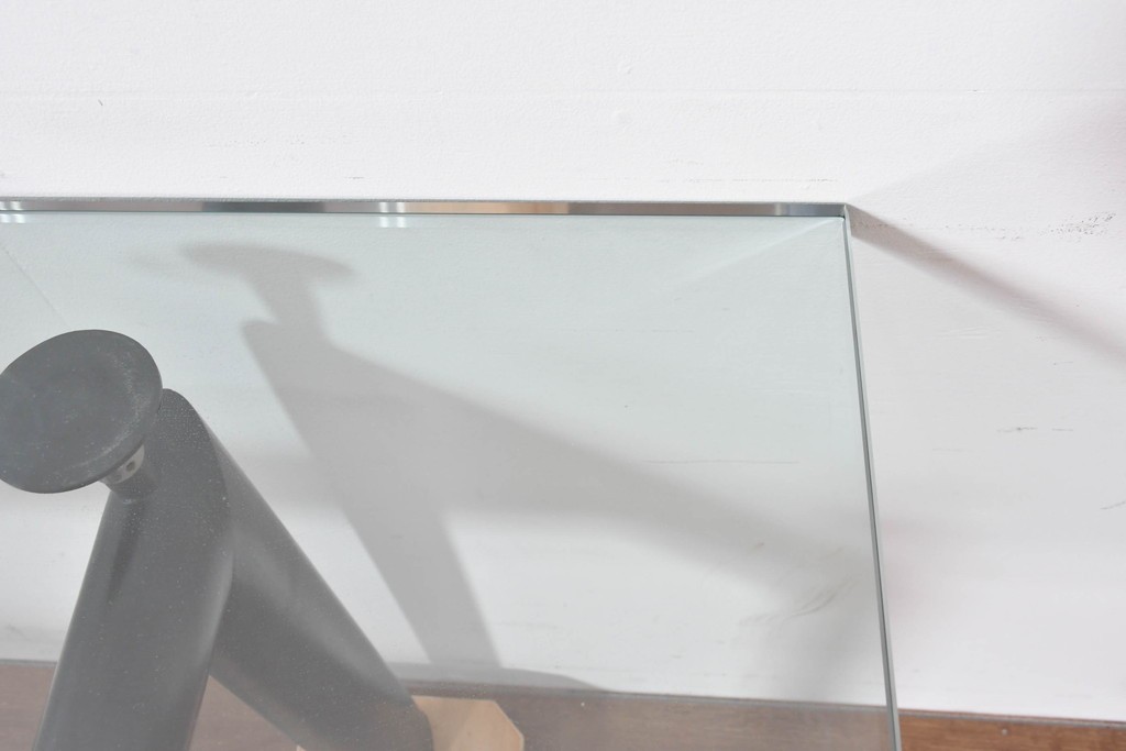 中古　美品　Cassina(カッシーナ)　LC6　スタイリッシュなガラストップのダイニングテーブル　定価約110万円　(R-086414)