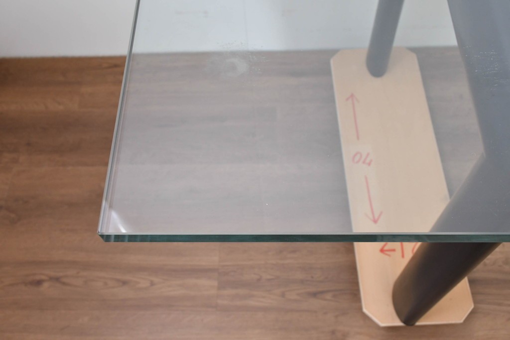 中古　美品　Cassina(カッシーナ)　LC6　スタイリッシュなガラストップのダイニングテーブル　定価約110万円　(R-086414)