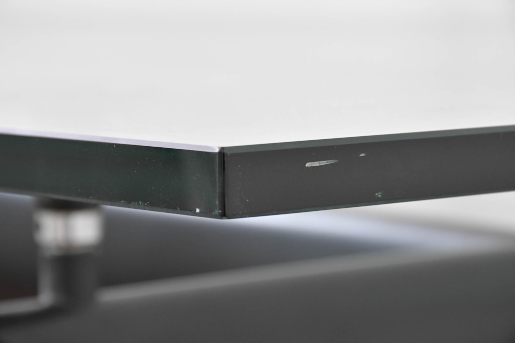 中古　美品　Cassina(カッシーナ)　LC6　スタイリッシュなガラストップのダイニングテーブル　定価約110万円　(R-086414)