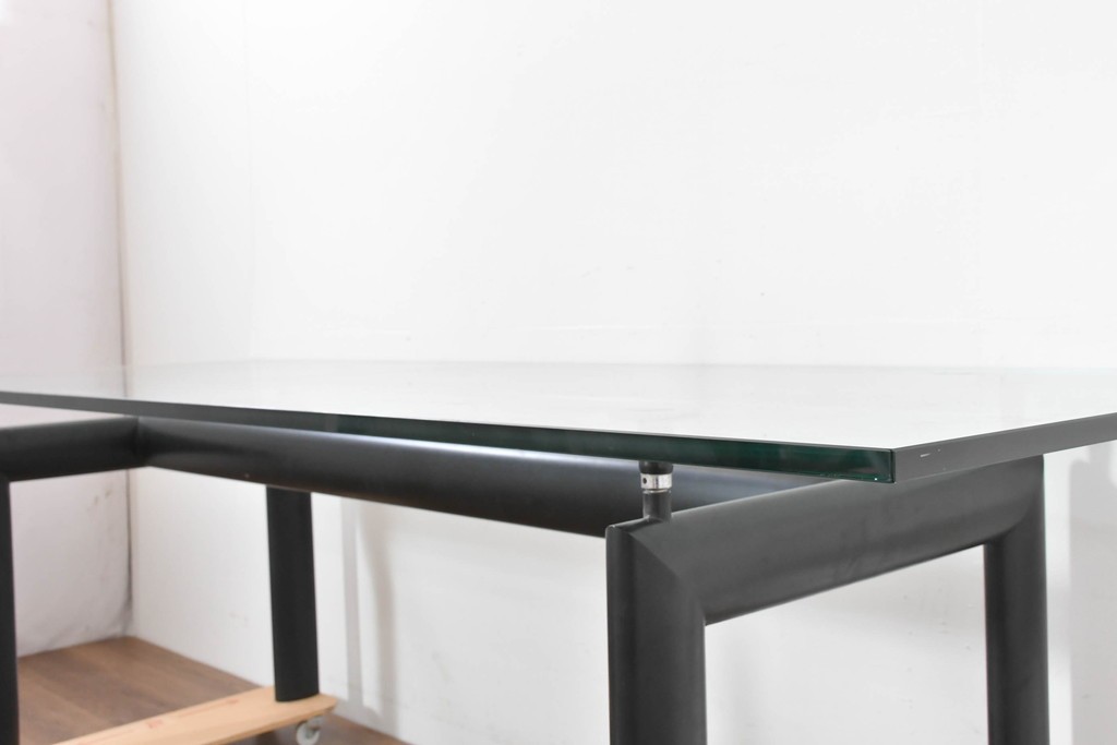 中古　美品　Cassina(カッシーナ)　LC6　スタイリッシュなガラストップのダイニングテーブル　定価約110万円　(R-086414)