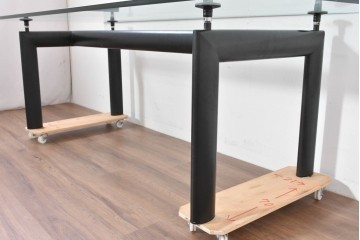 中古　美品　Cassina(カッシーナ)　LC6　スタイリッシュなガラストップのダイニングテーブル　定価約110万円　(R-086414)