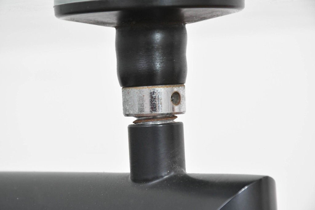 中古　美品　Cassina(カッシーナ)　LC6　スタイリッシュなガラストップのダイニングテーブル　定価約110万円　(R-086414)