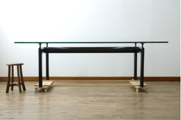 中古　美品　Cassina(カッシーナ)　LC6　スタイリッシュなガラストップのダイニングテーブル　定価約110万円　(R-086414)
