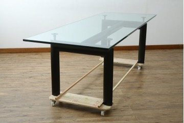 中古　美品　Cassina(カッシーナ)　LC6　スタイリッシュなガラストップのダイニングテーブル　定価約110万円　(R-086414)