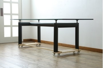 中古　美品　Cassina(カッシーナ)　LC6　スタイリッシュなガラストップのダイニングテーブル　定価約110万円　(R-086414)