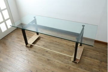 中古　美品　Cassina(カッシーナ)　LC6　スタイリッシュなガラストップのダイニングテーブル　定価約110万円　(R-086414)