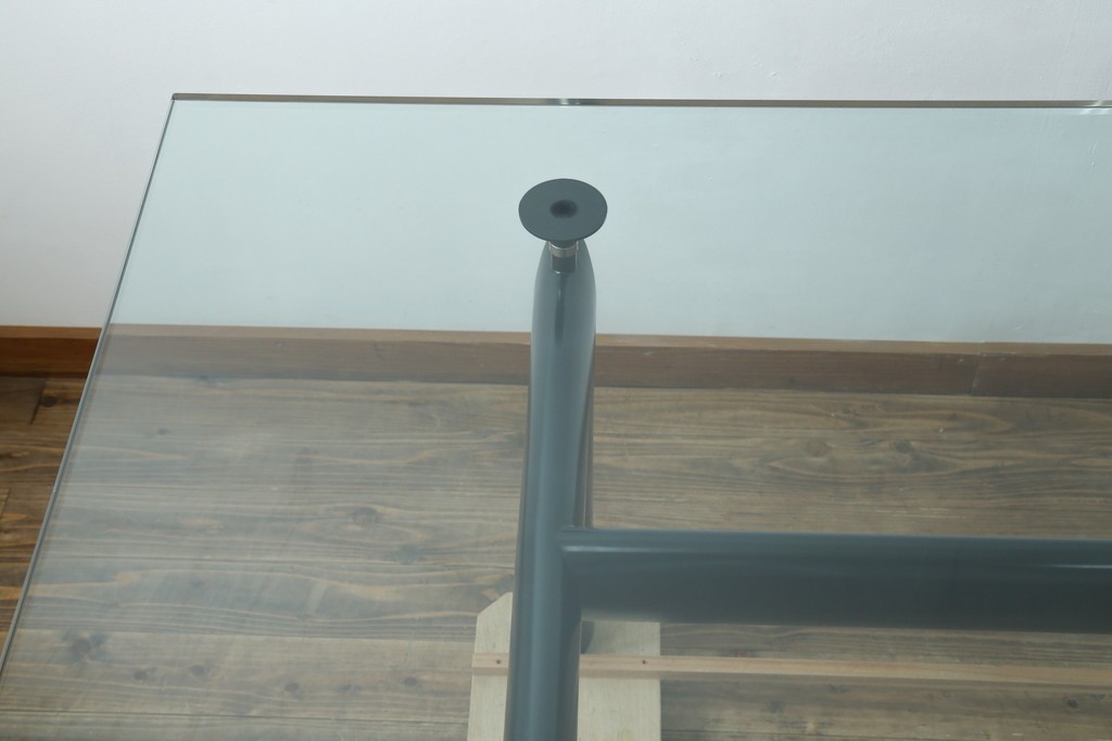 中古　美品　Cassina(カッシーナ)　LC6　スタイリッシュなガラストップのダイニングテーブル　定価約110万円　(R-086414)