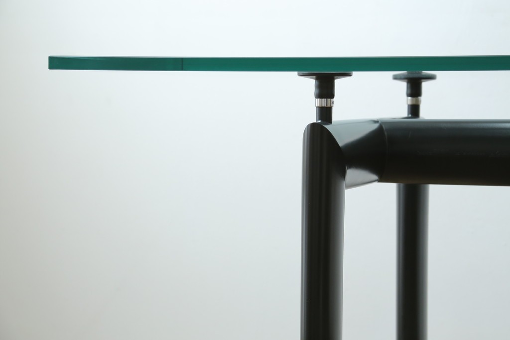 中古　美品　Cassina(カッシーナ)　LC6　スタイリッシュなガラストップのダイニングテーブル　定価約110万円　(R-086414)