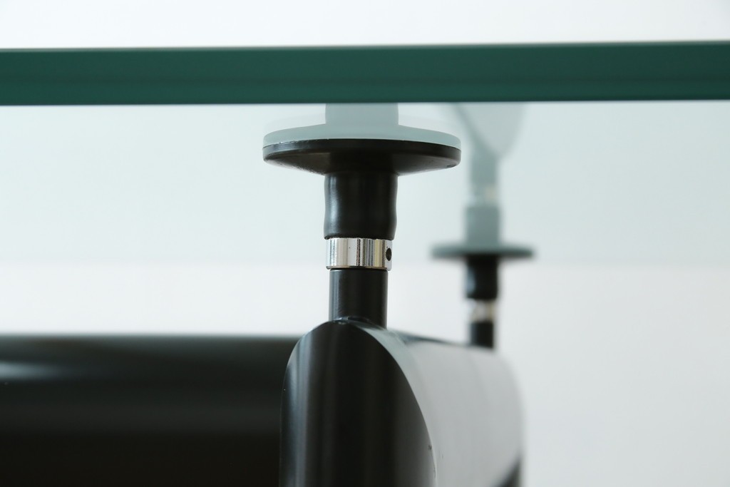 中古　美品　Cassina(カッシーナ)　LC6　スタイリッシュなガラストップのダイニングテーブル　定価約110万円　(R-086414)