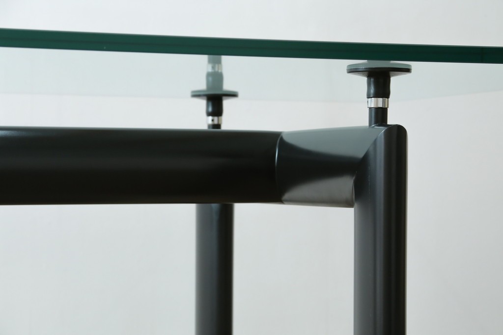 中古　美品　Cassina(カッシーナ)　LC6　スタイリッシュなガラストップのダイニングテーブル　定価約110万円　(R-086414)