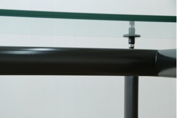 中古　美品　Cassina(カッシーナ)　LC6　スタイリッシュなガラストップのダイニングテーブル　定価約110万円　(R-086414)