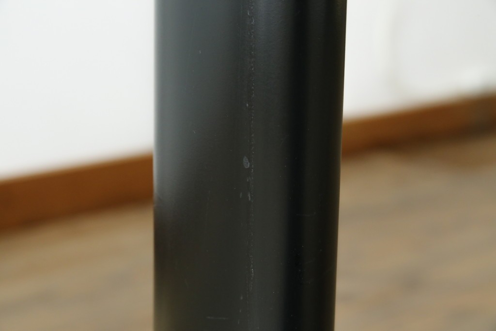 中古　美品　Cassina(カッシーナ)　LC6　スタイリッシュなガラストップのダイニングテーブル　定価約110万円　(R-086414)