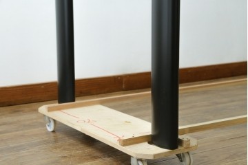 中古　美品　Cassina(カッシーナ)　LC6　スタイリッシュなガラストップのダイニングテーブル　定価約110万円　(R-086414)