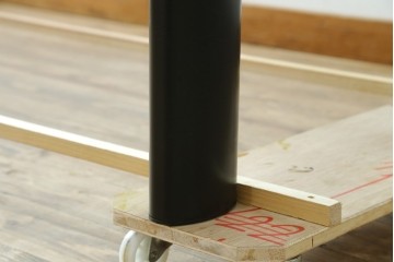 中古　美品　Cassina(カッシーナ)　LC6　スタイリッシュなガラストップのダイニングテーブル　定価約110万円　(R-086414)