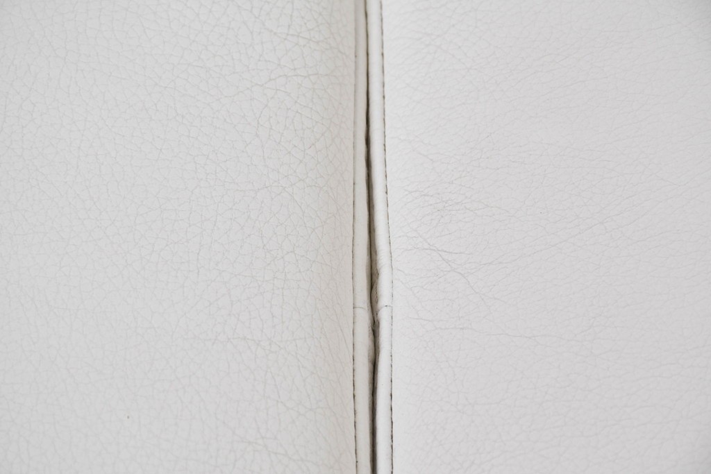 中古　KELVIN GIORMANI(ケルビン・ジョルマーニ)　本革　流れるような曲線が美しいカーブソファ　定価約38万円　(R-086415)