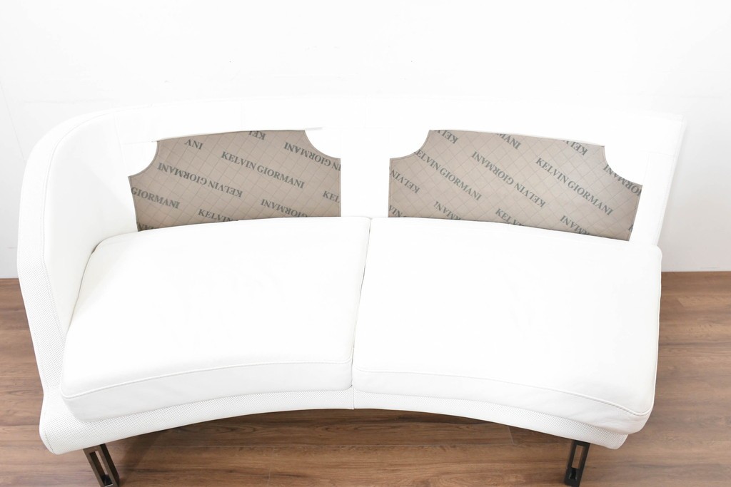 中古　KELVIN GIORMANI(ケルビン・ジョルマーニ)　本革　流れるような曲線が美しいカーブソファ　定価約38万円　(R-086415)