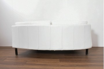 中古　KELVIN GIORMANI(ケルビン・ジョルマーニ)　本革　流れるような曲線が美しいカーブソファ　定価約38万円　(R-086415)