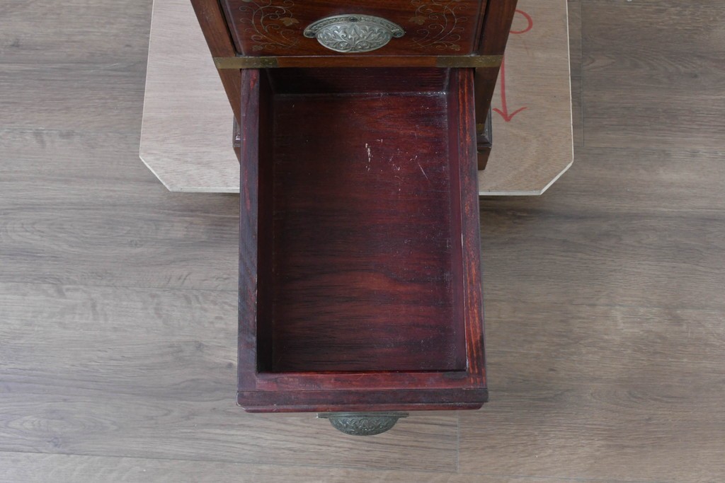 和製ヴィンテージ　希少な廃番品　吉川商事(D&A YOSHIKAWA)　天板大理石　可愛らしい象嵌入りのサイドチェスト　(R-086416)