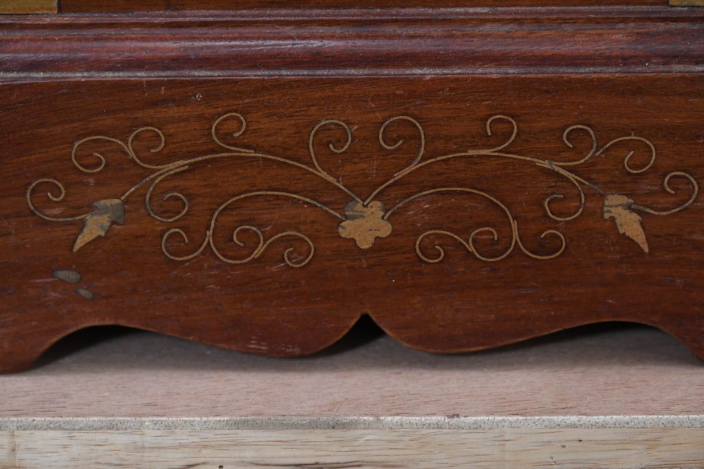 和製ヴィンテージ　希少な廃番品　吉川商事(D&A YOSHIKAWA)　天板大理石　可愛らしい象嵌入りのサイドチェスト　(R-086416)