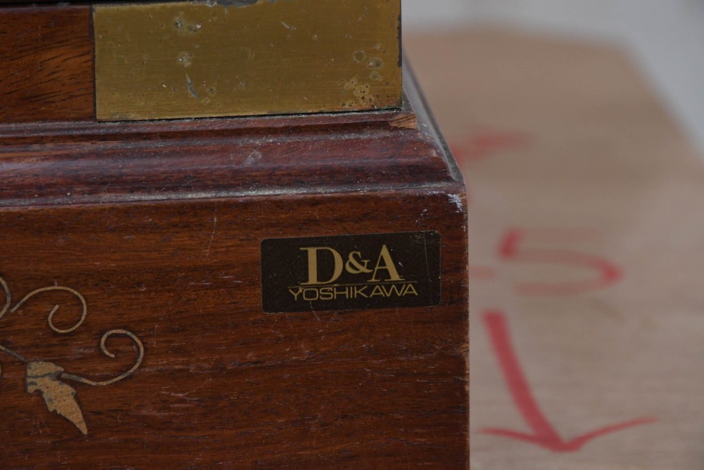 和製ヴィンテージ　希少な廃番品　吉川商事(D&A YOSHIKAWA)　天板大理石　可愛らしい象嵌入りのサイドチェスト　(R-086416)