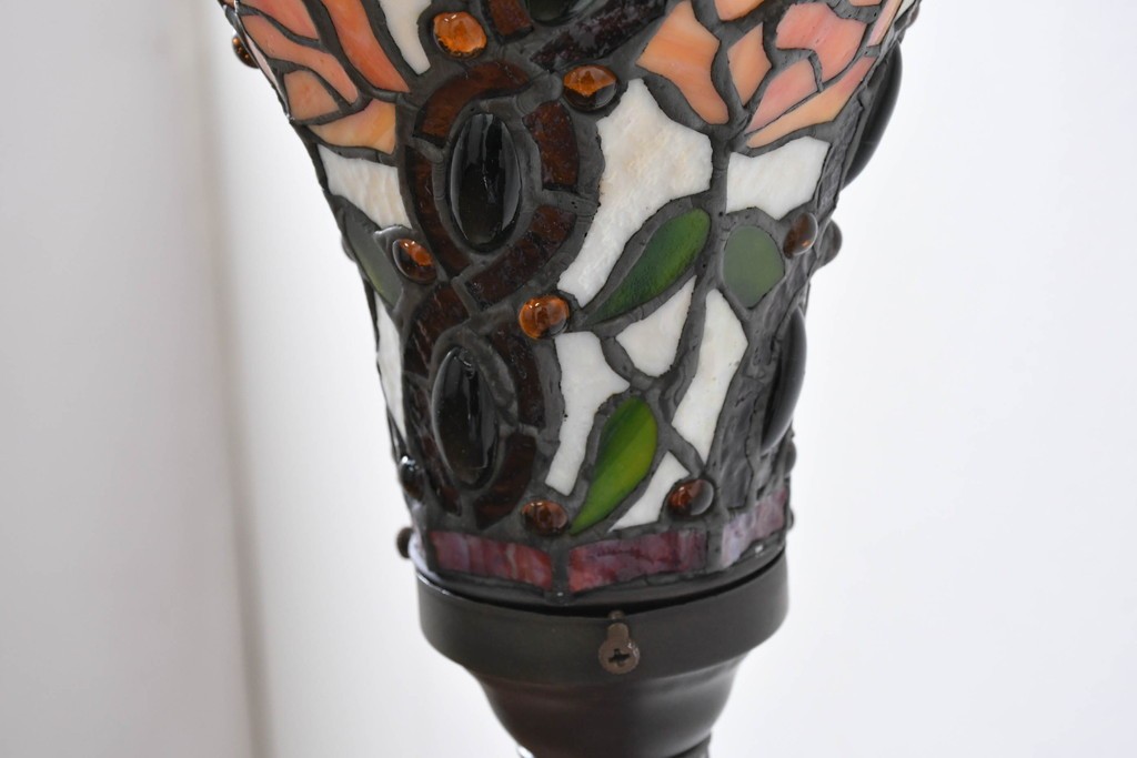 中古　テーブル付き　ローズのモチーフが華やかなステンドグラスのフロアスタンド　(R-086417)