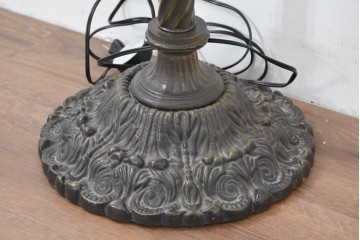 中古　テーブル付き　ローズのモチーフが華やかなステンドグラスのフロアスタンド　(R-086417)