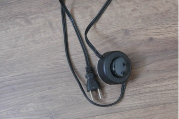 中古　テーブル付き　ローズのモチーフが華やかなステンドグラスのフロアスタンド　(R-086417)