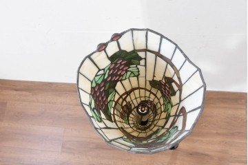 中古　立体的な葡萄モチーフが目を引くステンドグラスのフロアスタンド　(R-086418)