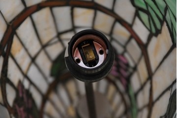 中古　立体的な葡萄モチーフが目を引くステンドグラスのフロアスタンド　(R-086418)