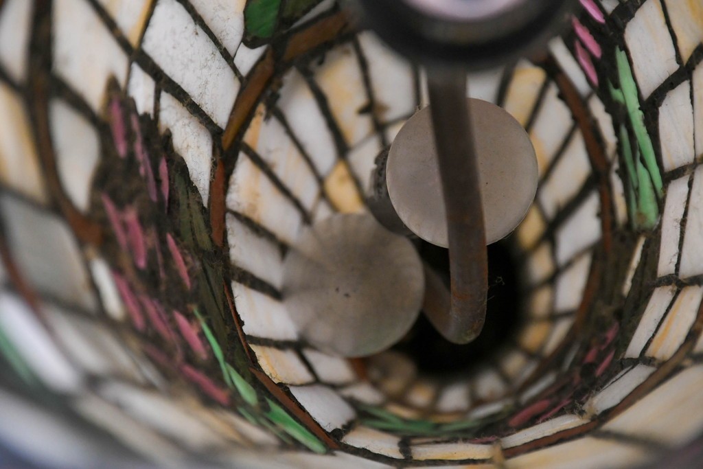 中古　立体的な葡萄モチーフが目を引くステンドグラスのフロアスタンド　(R-086418)