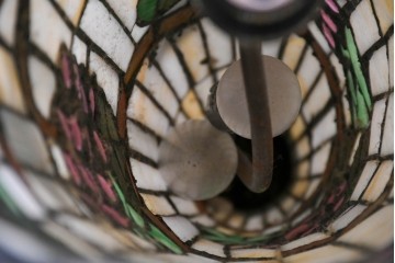 中古　立体的な葡萄モチーフが目を引くステンドグラスのフロアスタンド　(R-086418)