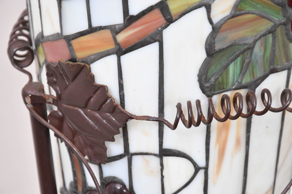 中古　立体的な葡萄モチーフが目を引くステンドグラスのフロアスタンド　(R-086418)