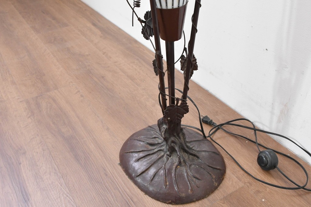 中古　立体的な葡萄モチーフが目を引くステンドグラスのフロアスタンド　(R-086418)