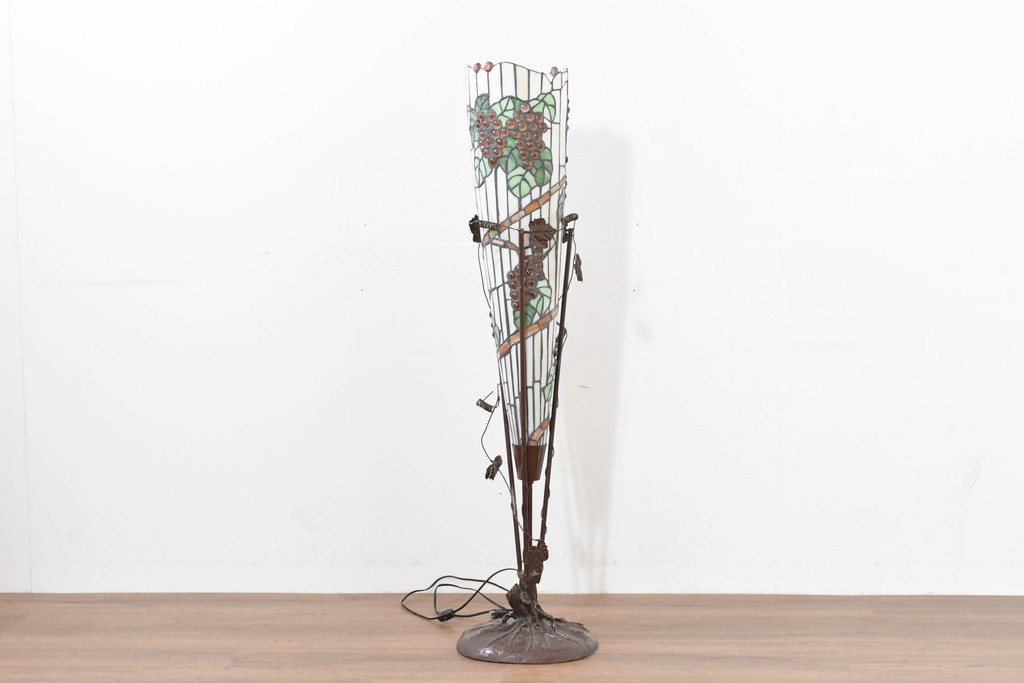 中古　立体的な葡萄モチーフが目を引くステンドグラスのフロアスタンド　(R-086419)