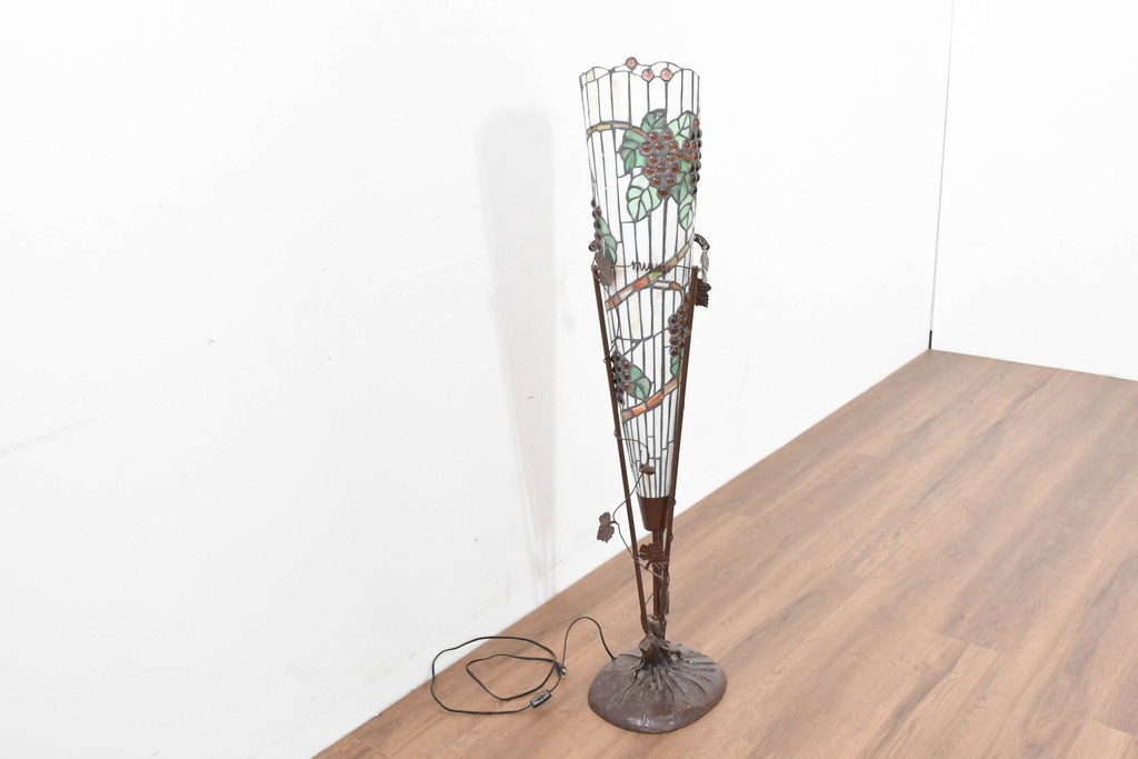 中古　立体的な葡萄モチーフが目を引くステンドグラスのフロアスタンド　(R-086419)