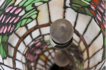 中古　立体的な葡萄モチーフが目を引くステンドグラスのフロアスタンド　(R-086419)