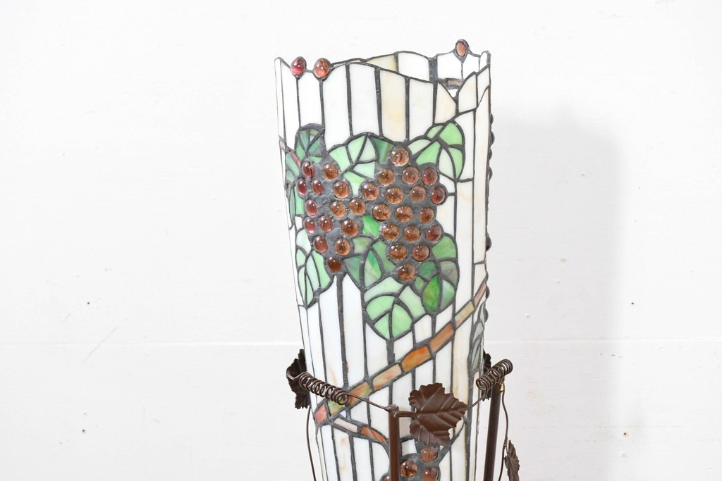中古　立体的な葡萄モチーフが目を引くステンドグラスのフロアスタンド　(R-086419)