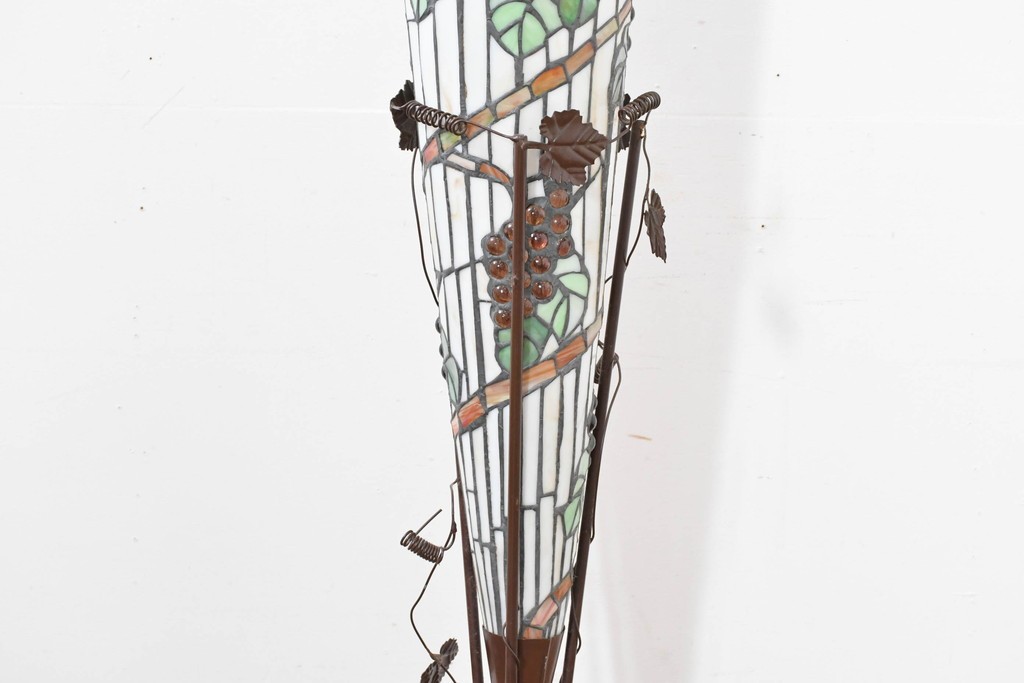 中古　立体的な葡萄モチーフが目を引くステンドグラスのフロアスタンド　(R-086419)