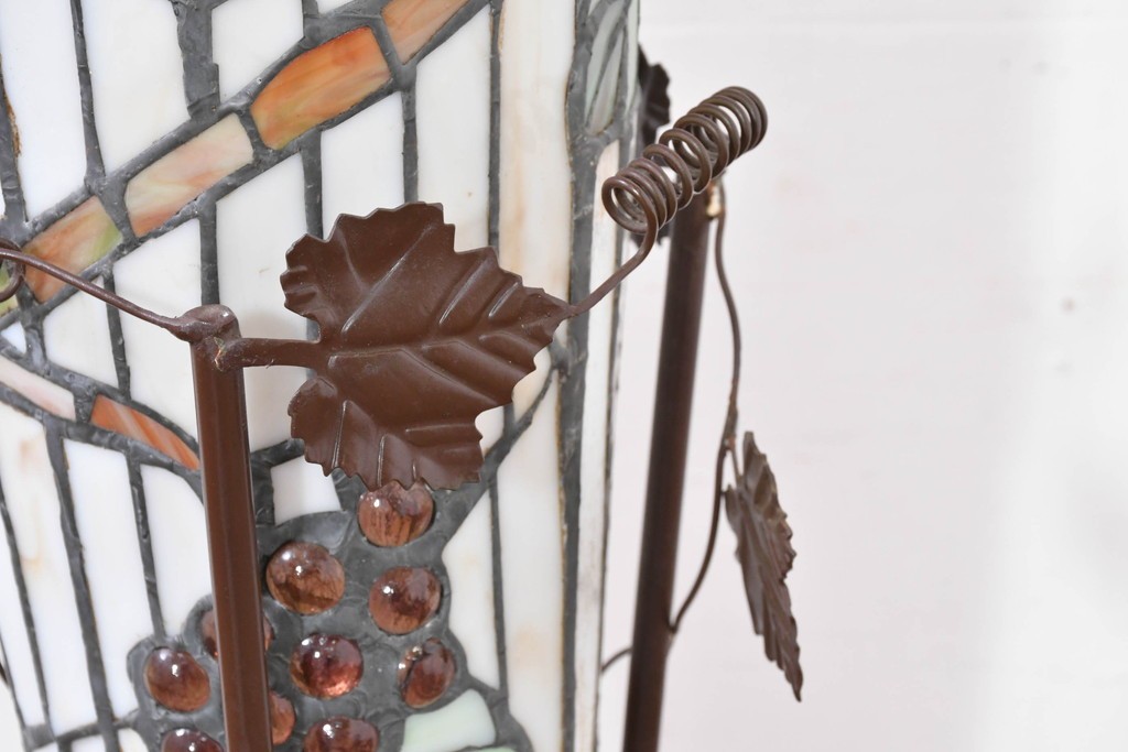 中古　立体的な葡萄モチーフが目を引くステンドグラスのフロアスタンド　(R-086419)