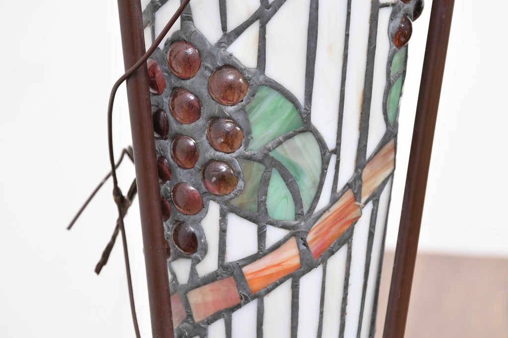 中古　立体的な葡萄モチーフが目を引くステンドグラスのフロアスタンド　(R-086419)