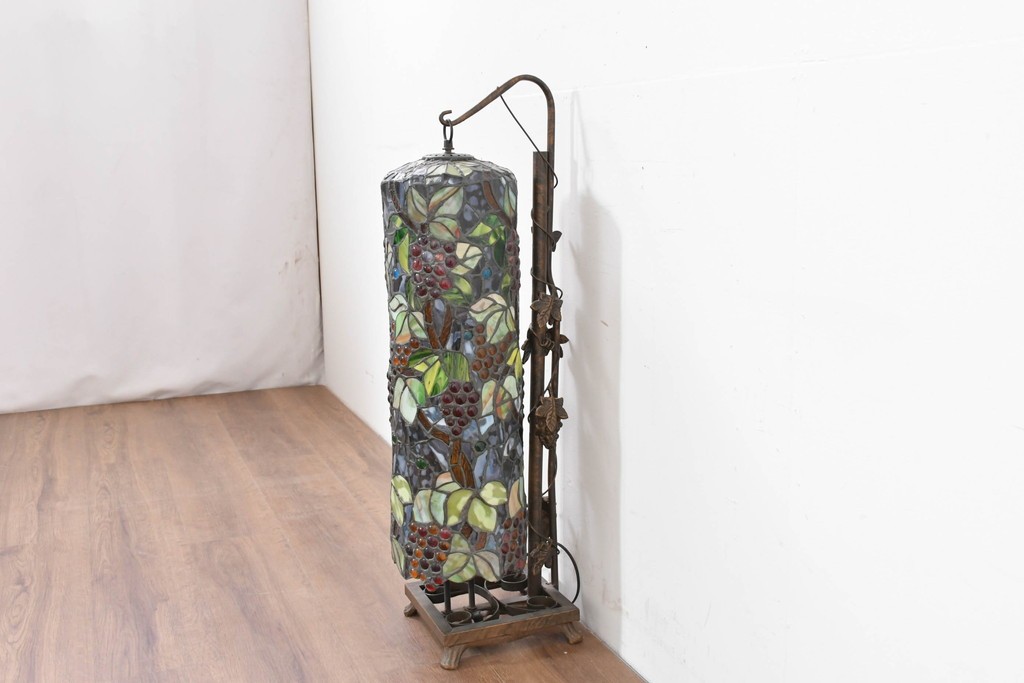 中古　葡萄モチーフのステンドグラスが美しいハンギングフロアスタンド　定価約18万円　(R-086420)
